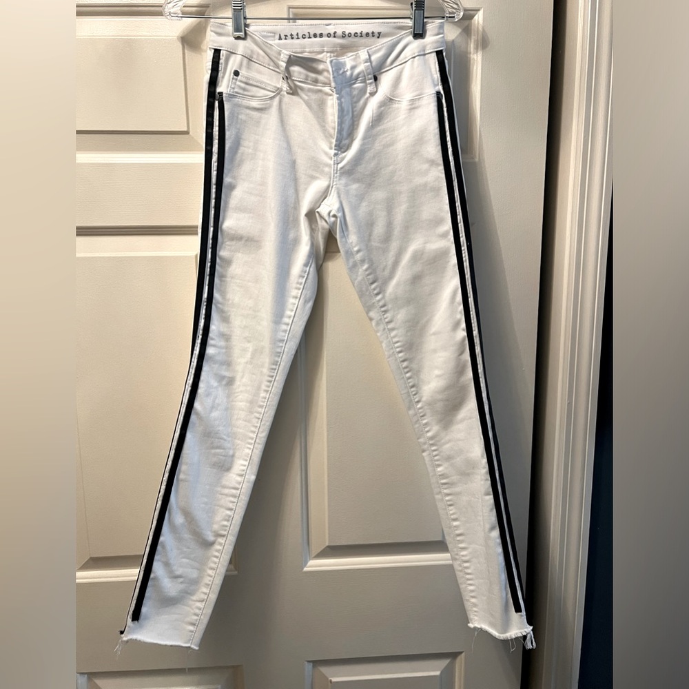White skinny jeans with black stripe detail